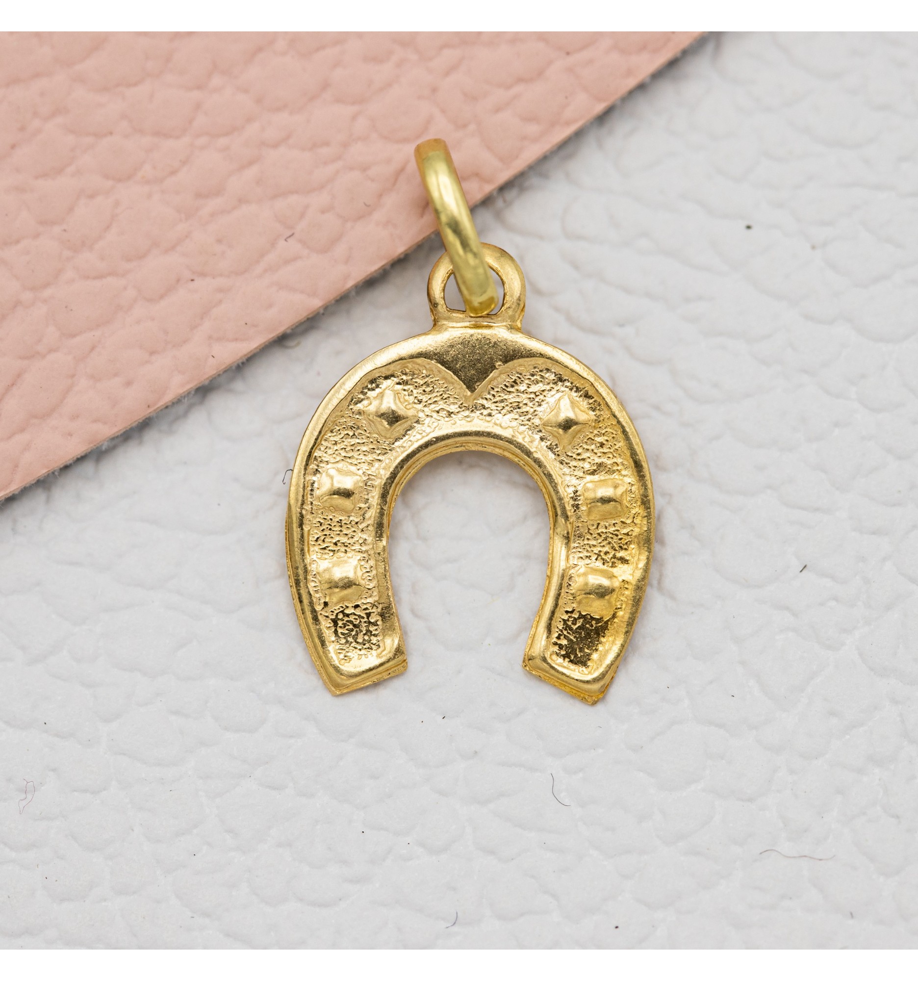 Charlie - 18 ct yellow gold horse shoe pendant - Vintage good luck charm