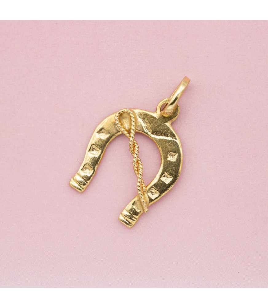 Vintage good luck pendant - solid gold horse shoe charm