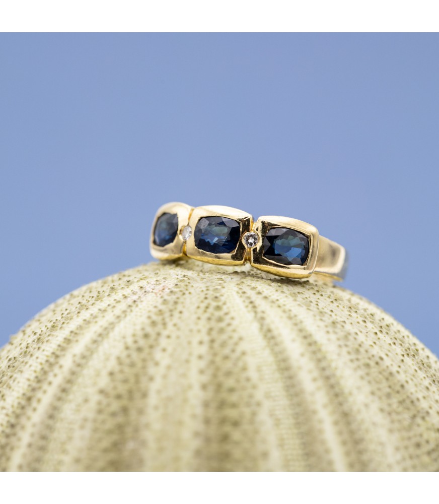 18k French Augis ring - 18 ct solid gold sapphire and diamond ring