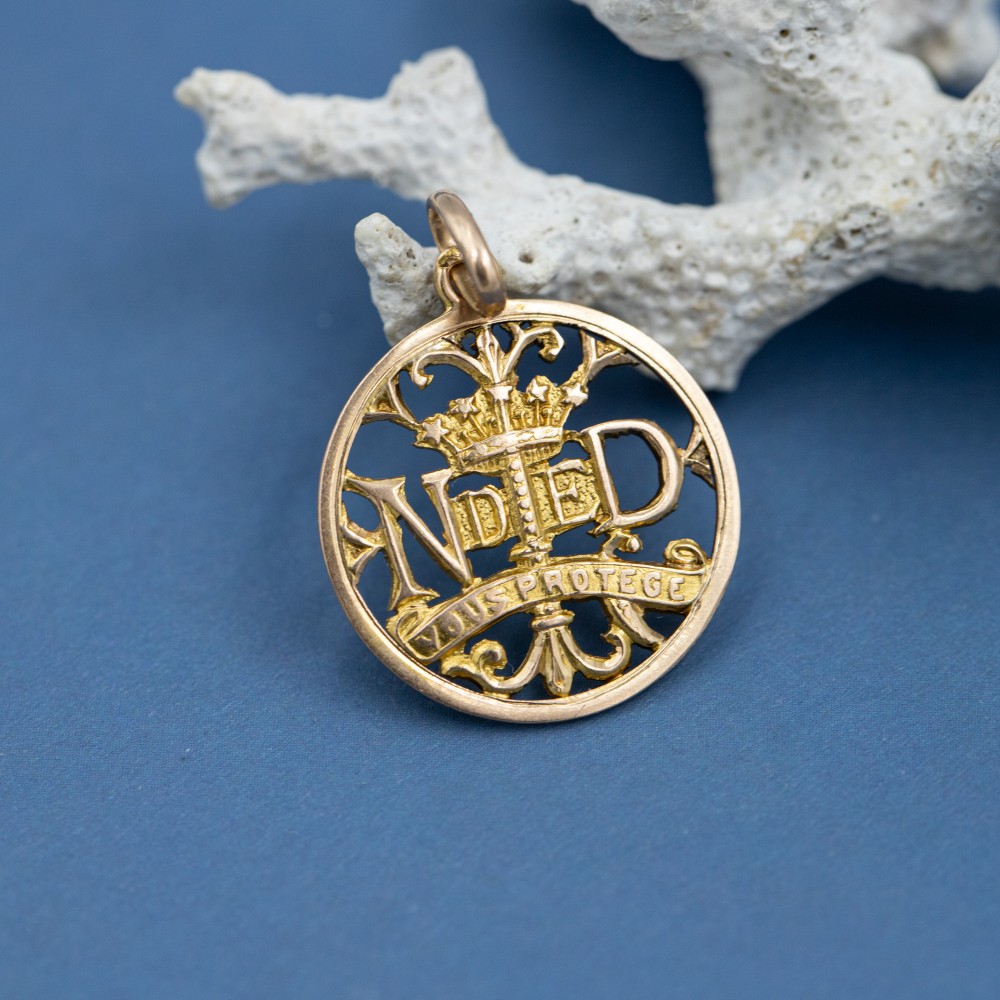 Antique 18k gold Notre Dame...